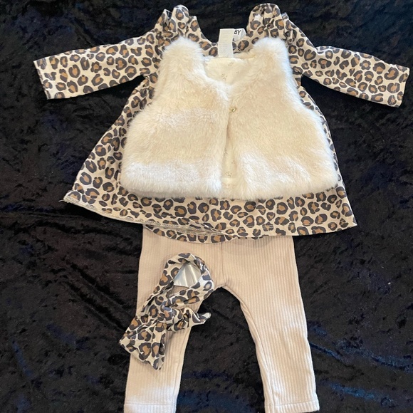 I-Baby 3-Piece Set, NWT, Animal Print Top w/Faux Fur Vest, 6 mos, Comes w/ Bow - Picture 7 of 9